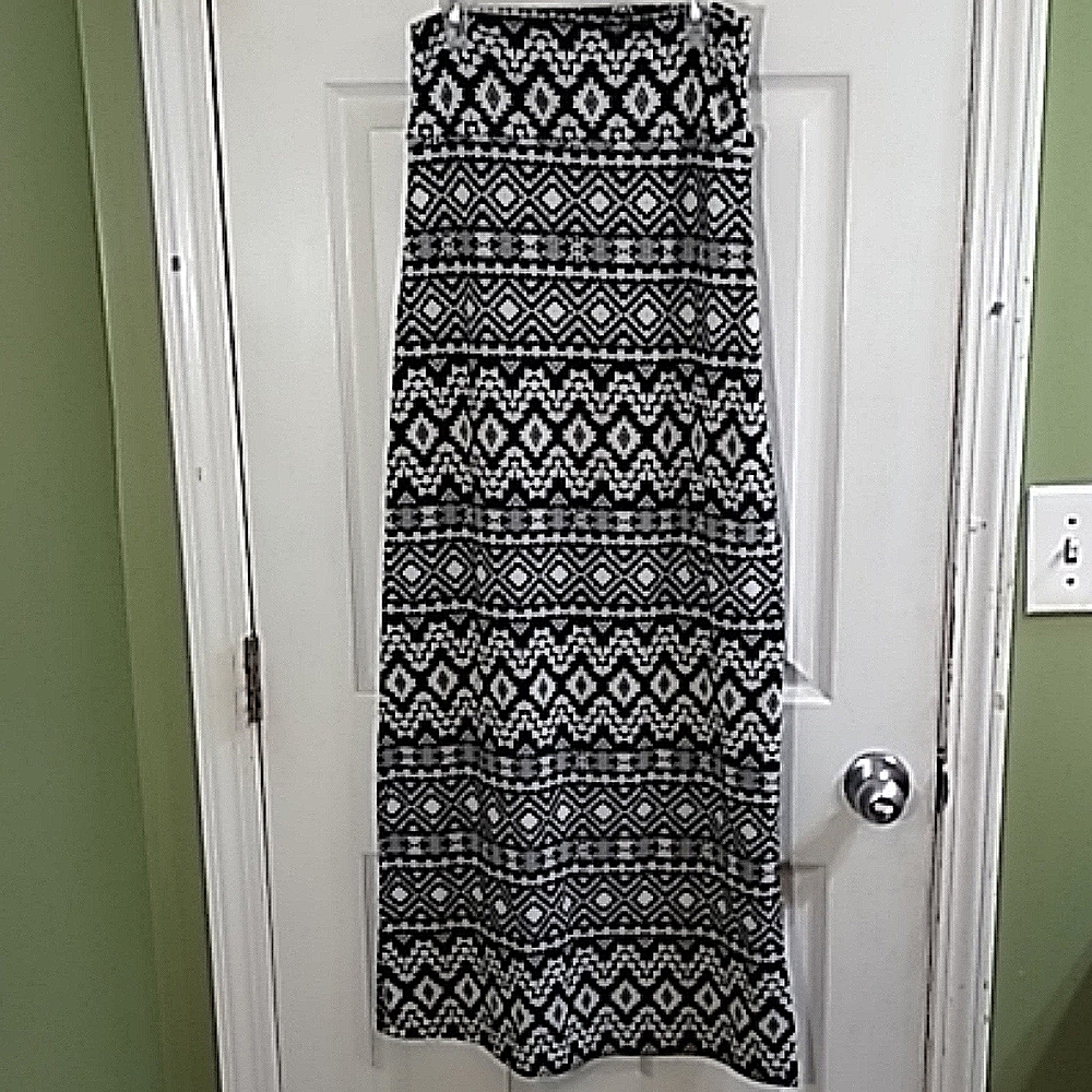 Black and white maxi skirt S